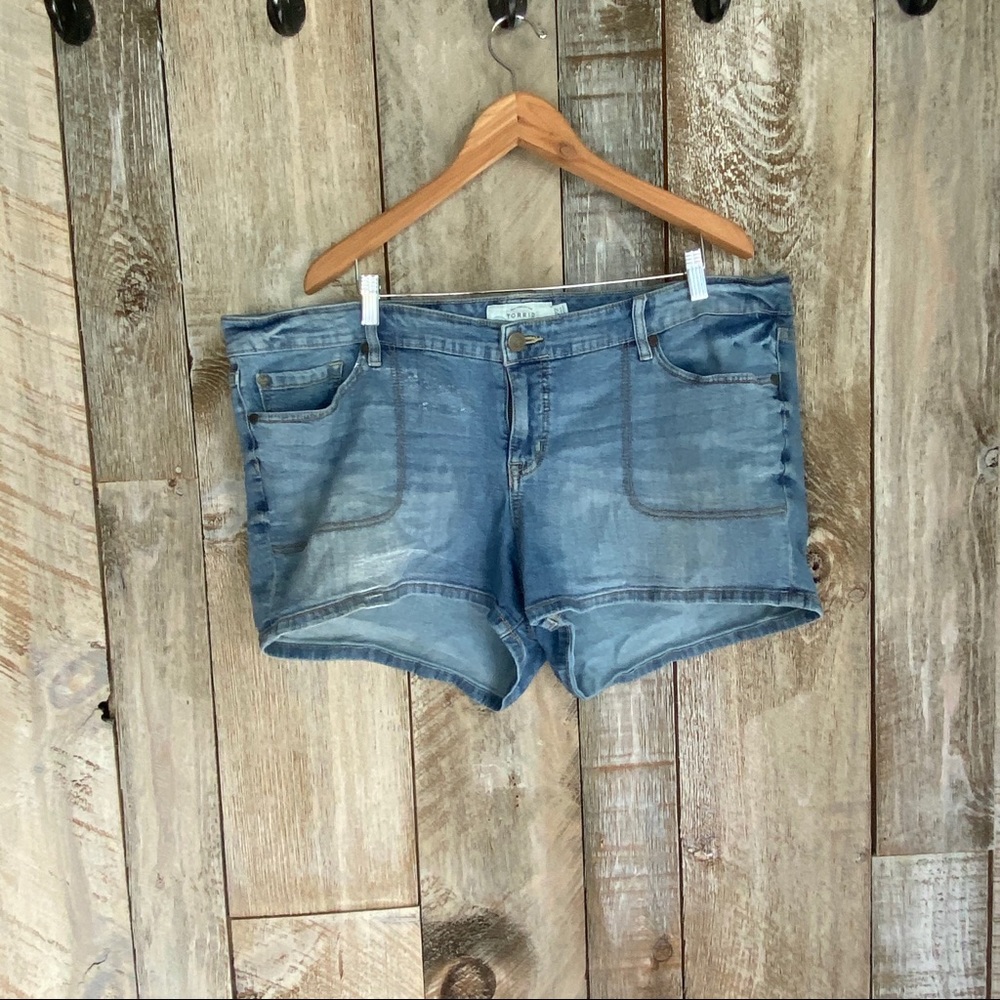Torrid Medium Wash Shorts 22